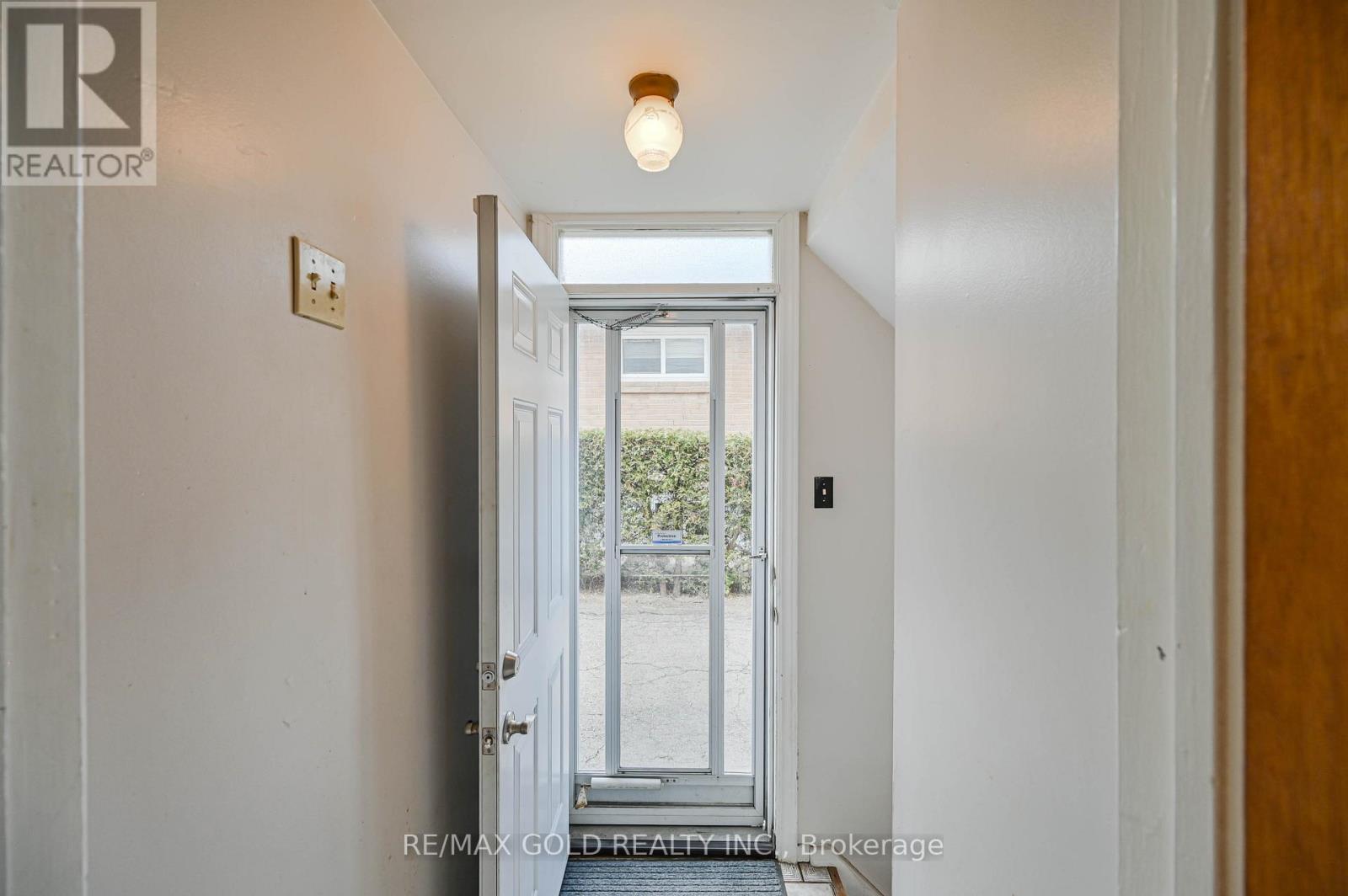 7232 Redfox Road, Mississauga, Ontario  L4T 2L8 - Photo 29 - W12938642