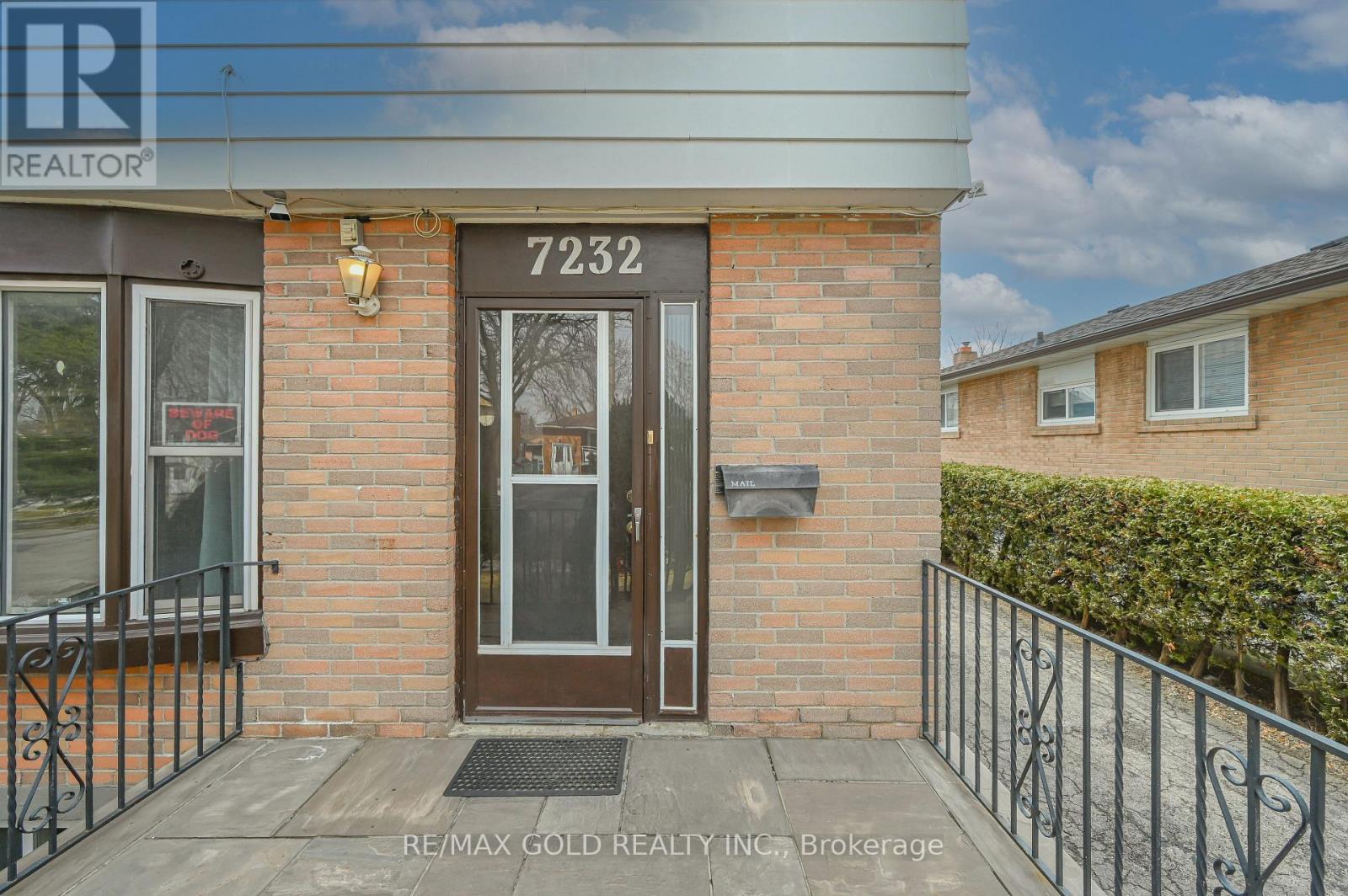 7232 Redfox Road, Mississauga, Ontario  L4T 2L8 - Photo 3 - W12938642