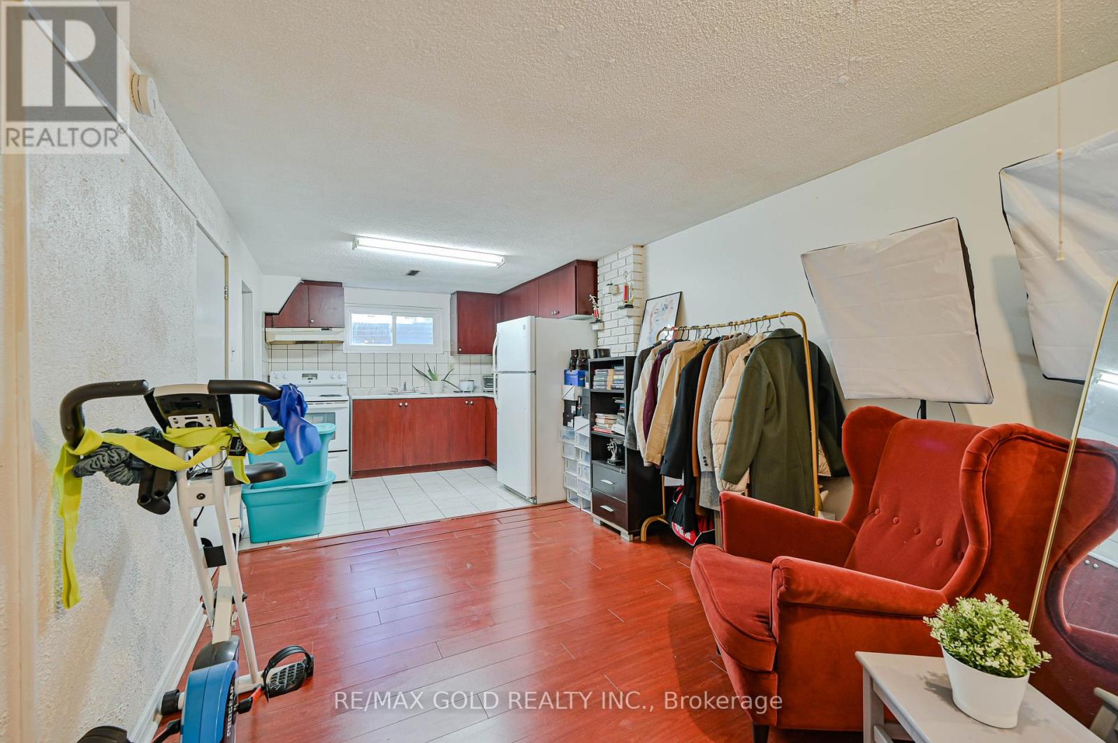 7232 Redfox Road, Mississauga, Ontario  L4T 2L8 - Photo 32 - W12938642