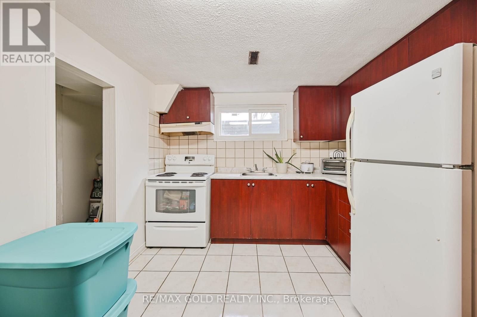 7232 Redfox Road, Mississauga, Ontario  L4T 2L8 - Photo 34 - W12938642