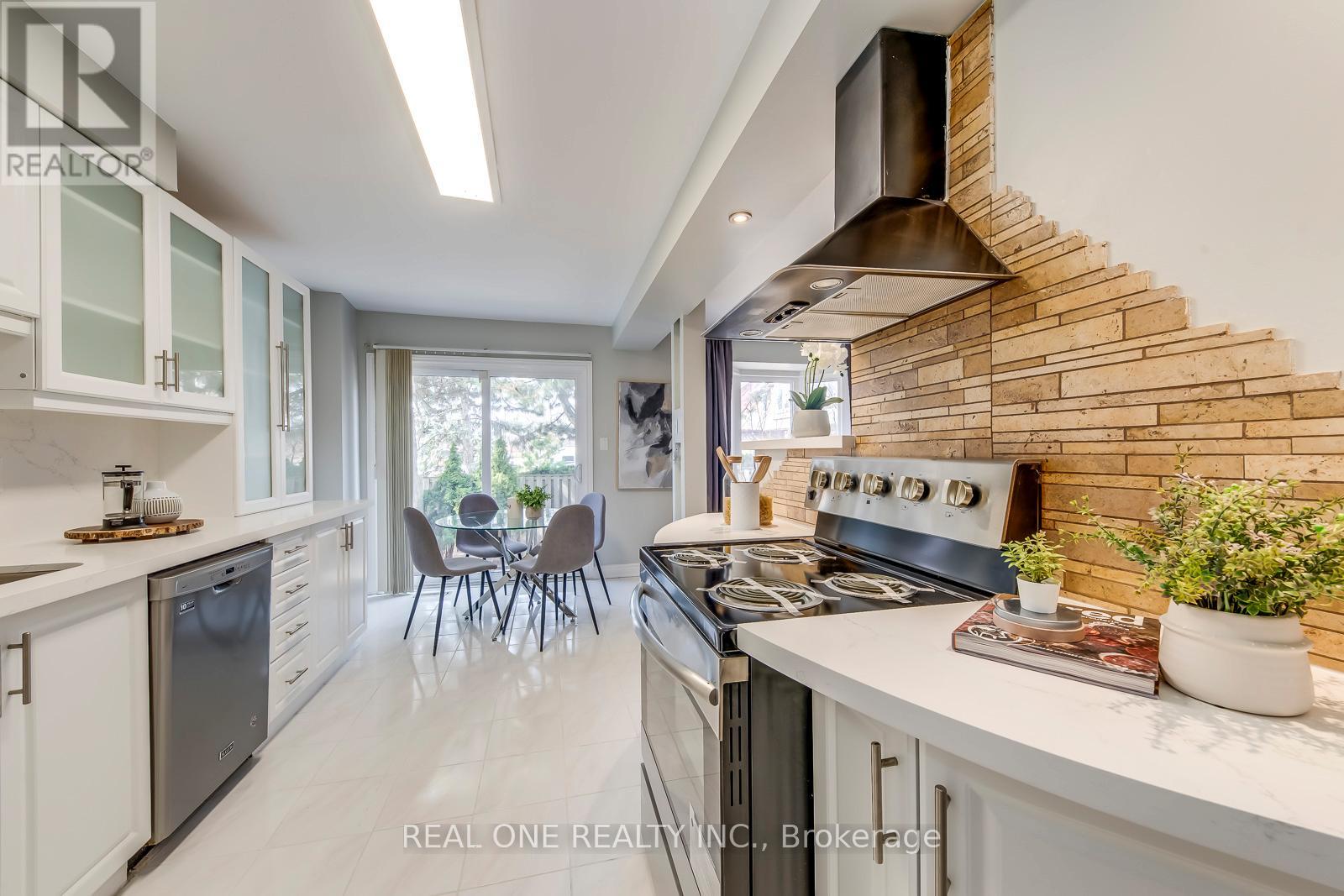 2 - 2006 Glenada Crescent, Oakville, Ontario  L6H 5R9 - Photo 16 - W12938650