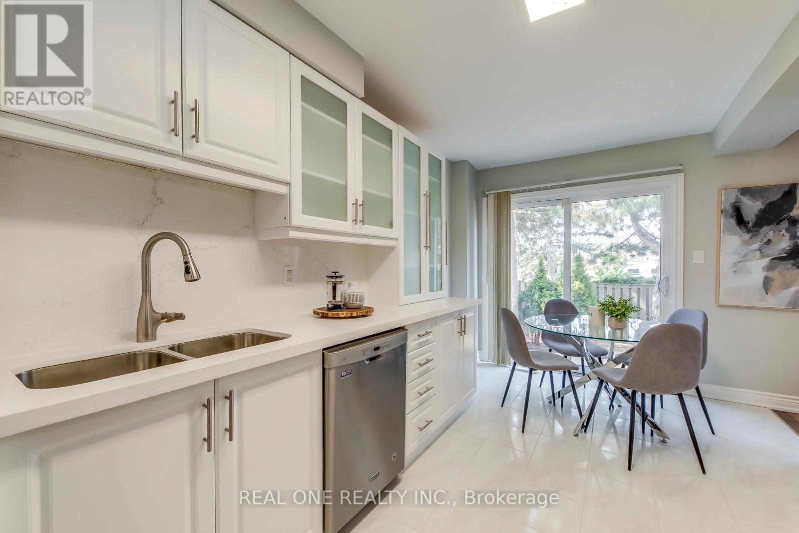 2 - 2006 Glenada Crescent, Oakville, Ontario  L6H 5R9 - Photo 17 - W12938650