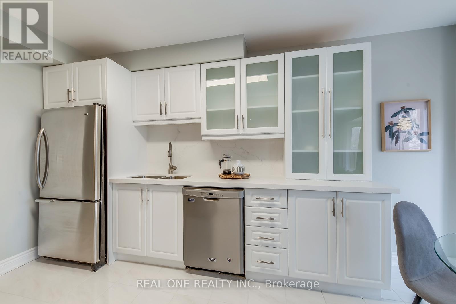 2 - 2006 Glenada Crescent, Oakville, Ontario  L6H 5R9 - Photo 18 - W12938650