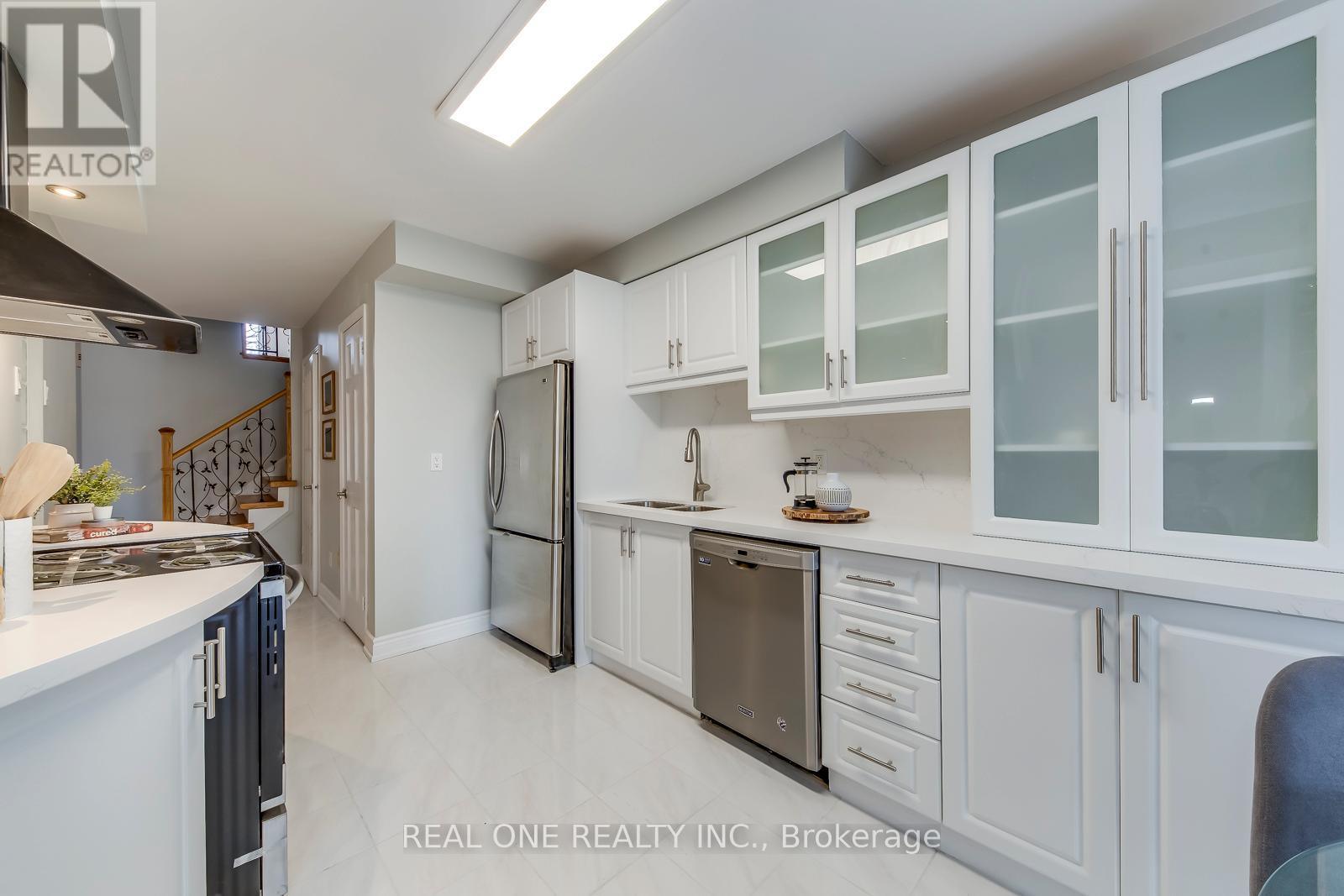 2 - 2006 Glenada Crescent, Oakville, Ontario  L6H 5R9 - Photo 19 - W12938650