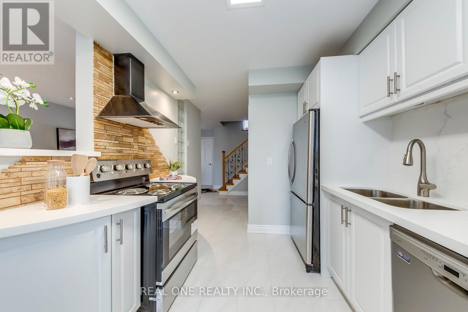 2 - 2006 Glenada Crescent, Oakville, Ontario  L6H 5R9 - Photo 20 - W12938650