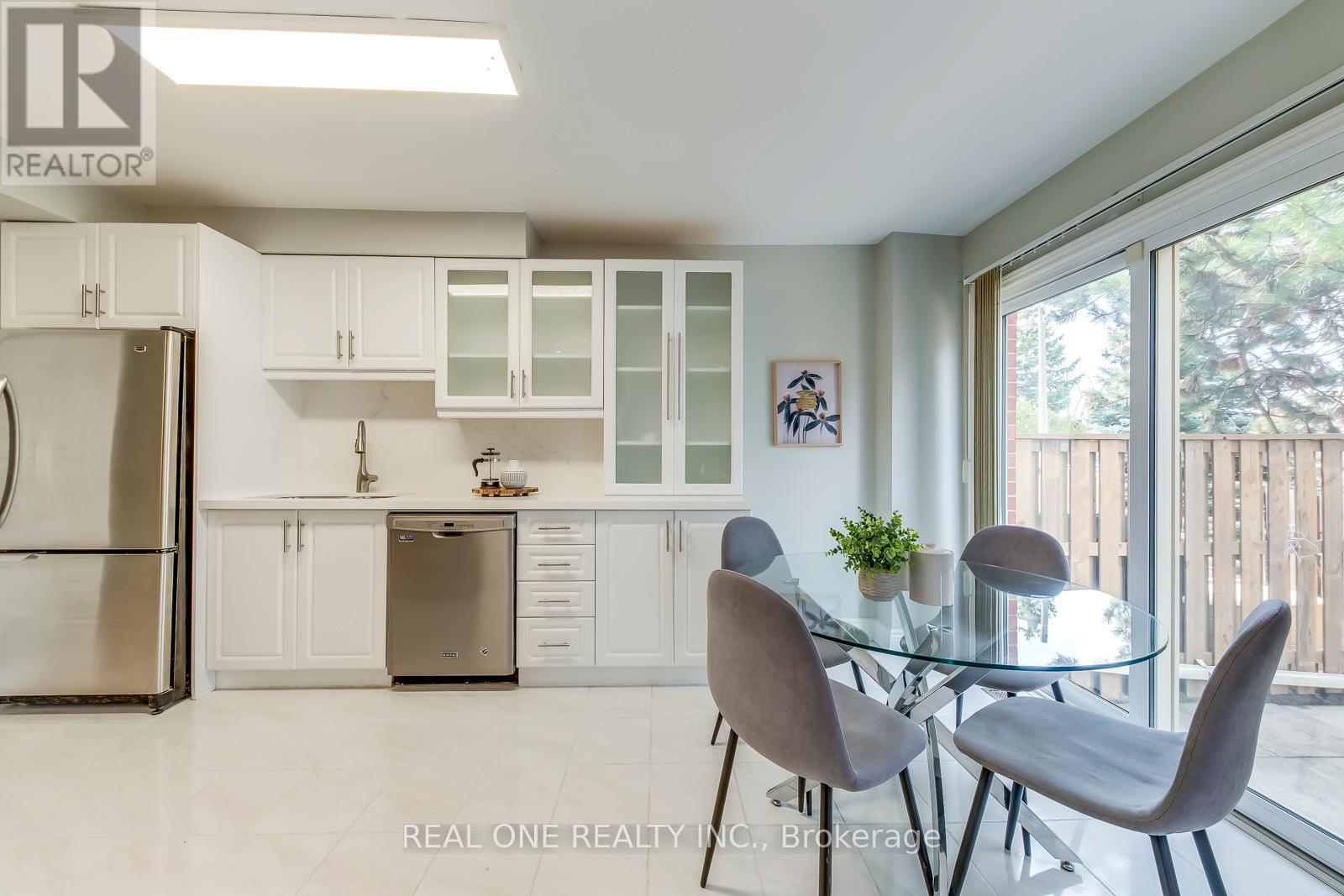 2 - 2006 Glenada Crescent, Oakville, Ontario  L6H 5R9 - Photo 22 - W12938650