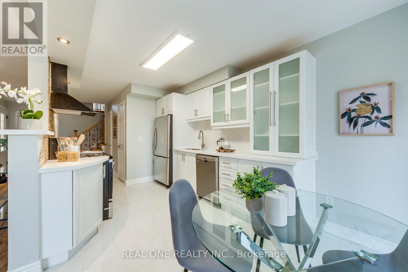 2 - 2006 Glenada Crescent, Oakville, Ontario  L6H 5R9 - Photo 23 - W12938650