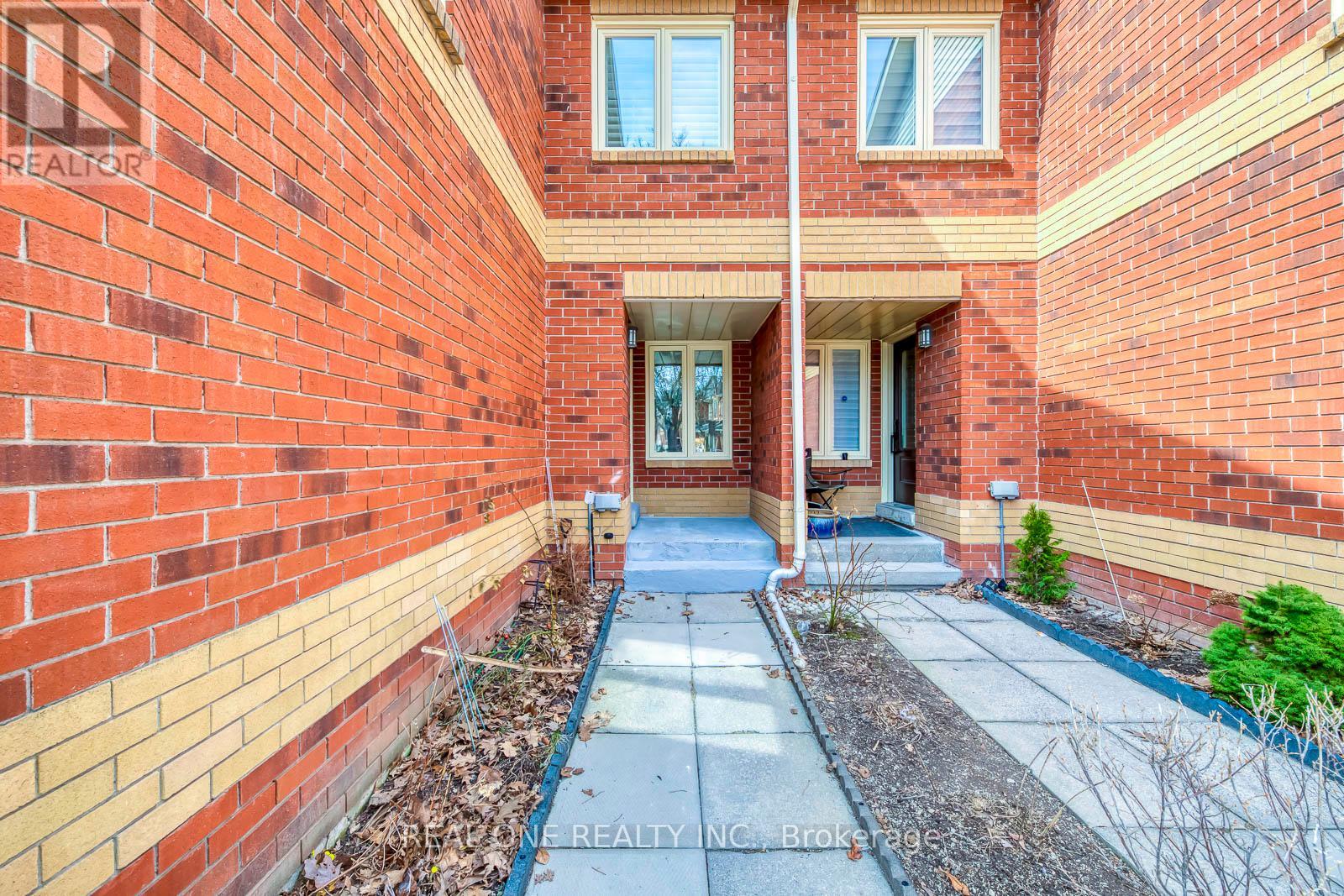 2 - 2006 Glenada Crescent, Oakville, Ontario  L6H 5R9 - Photo 3 - W12938650