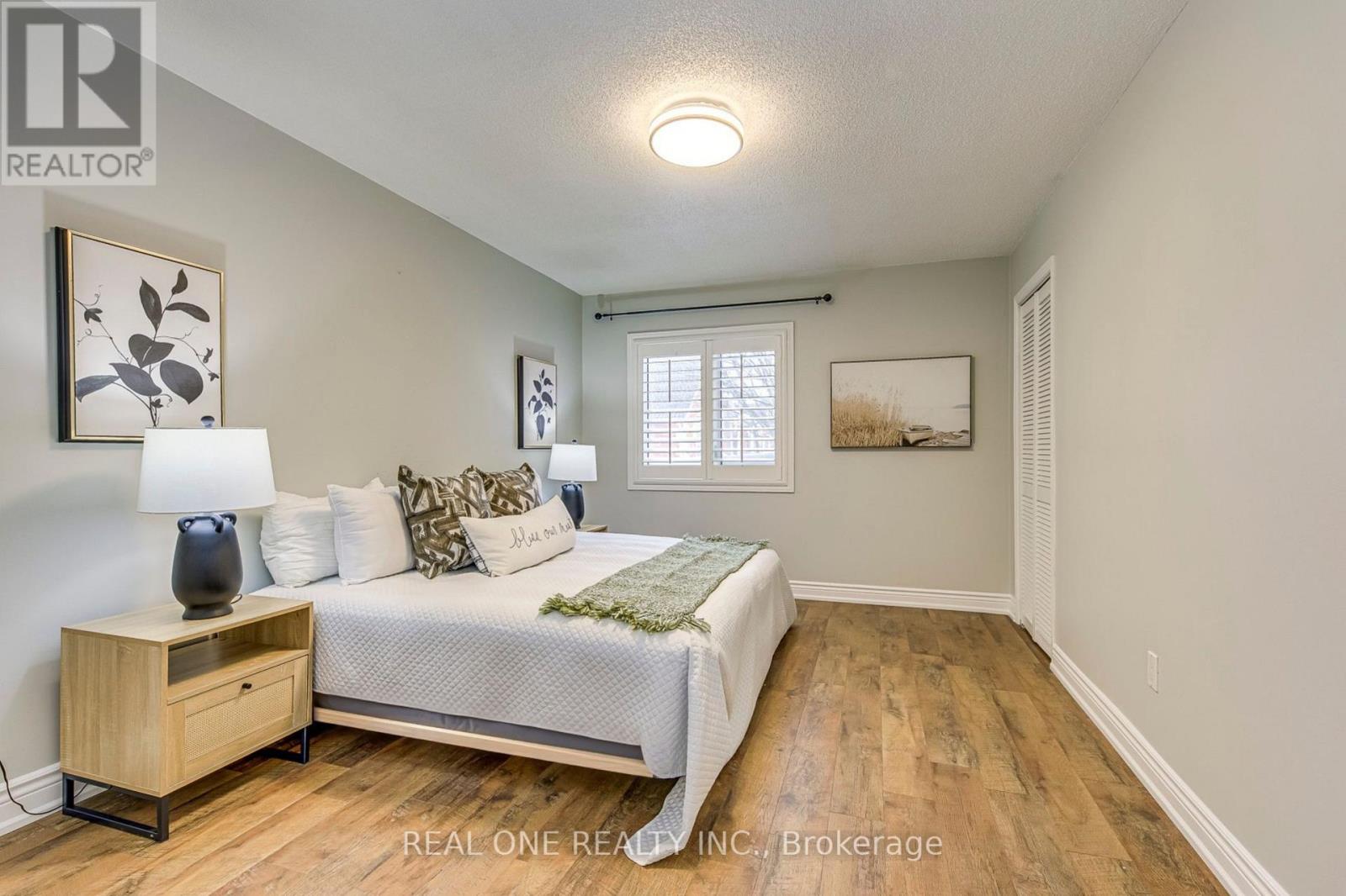 2 - 2006 Glenada Crescent, Oakville, Ontario  L6H 5R9 - Photo 32 - W12938650