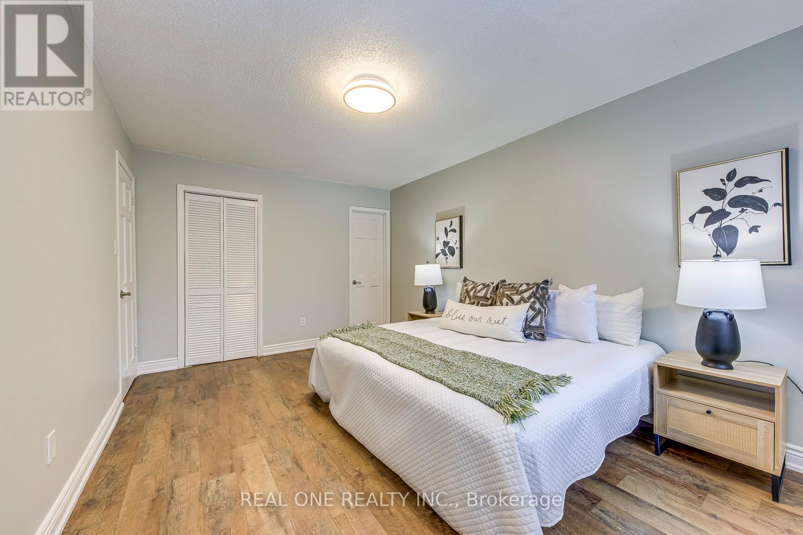 2 - 2006 Glenada Crescent, Oakville, Ontario  L6H 5R9 - Photo 33 - W12938650