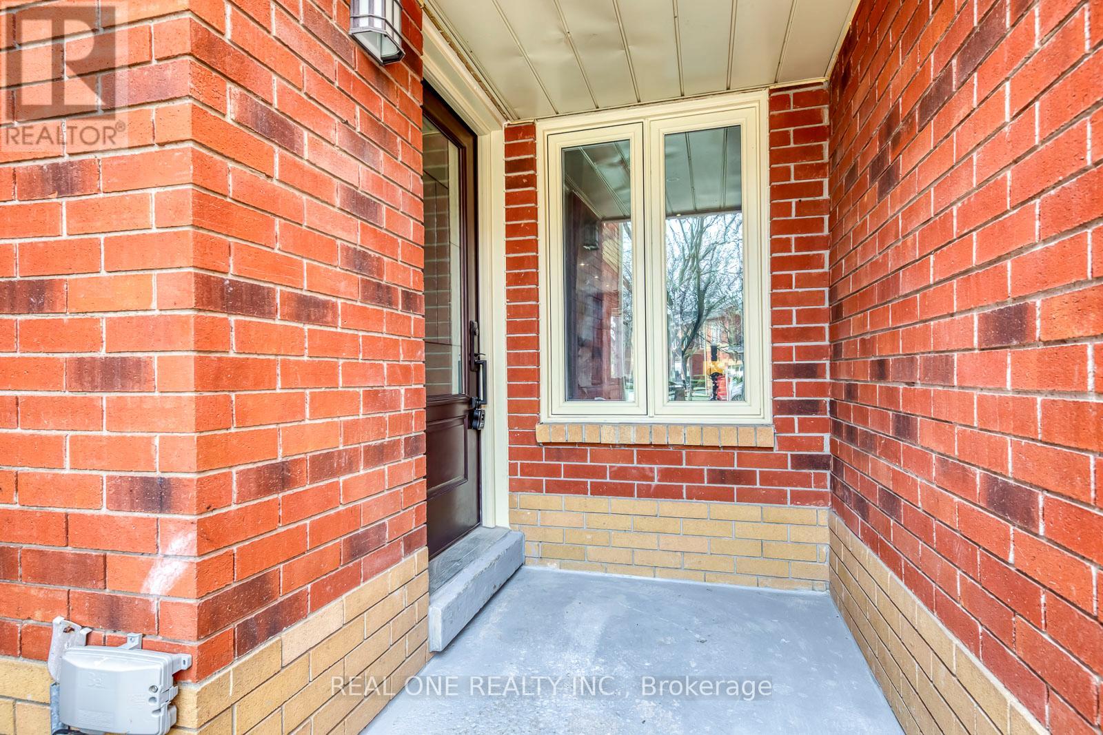 2 - 2006 Glenada Crescent, Oakville, Ontario  L6H 5R9 - Photo 4 - W12938650