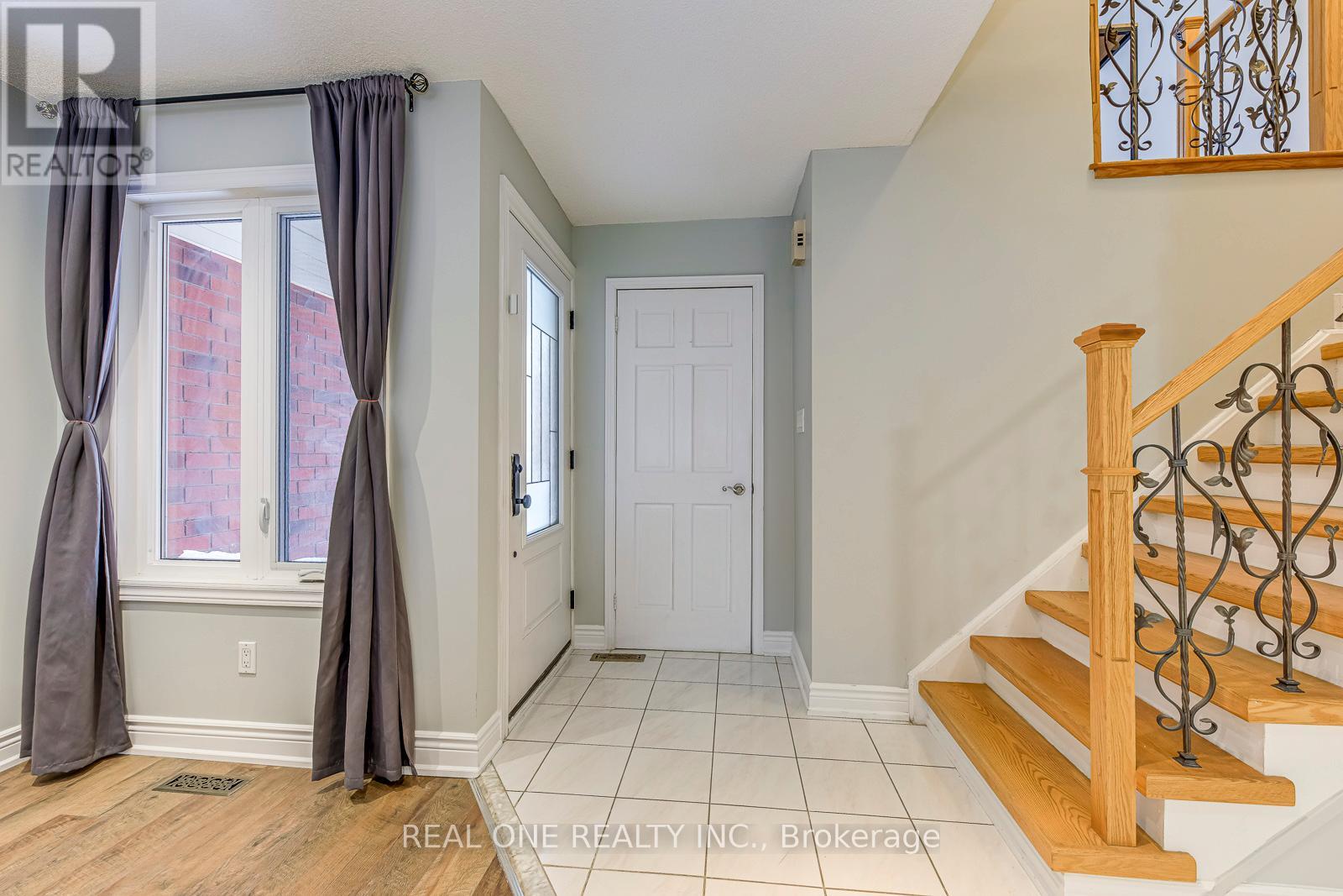 2 - 2006 Glenada Crescent, Oakville, Ontario  L6H 5R9 - Photo 5 - W12938650