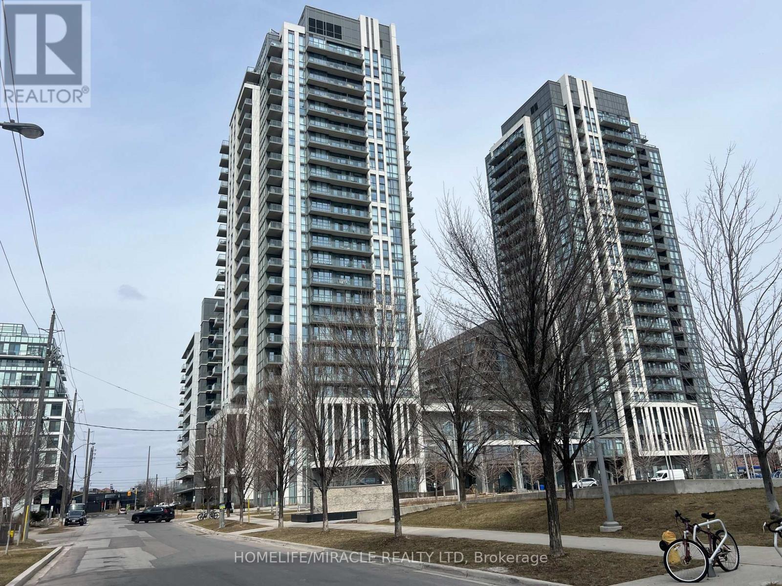 2010 - 15 Zorra Street, Toronto, Ontario  M8Z 4Z6 - Photo 2 - W12938668