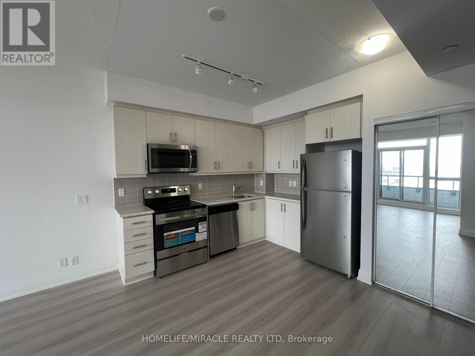 2010 - 15 Zorra Street, Toronto, Ontario  M8Z 4Z6 - Photo 8 - W12938668