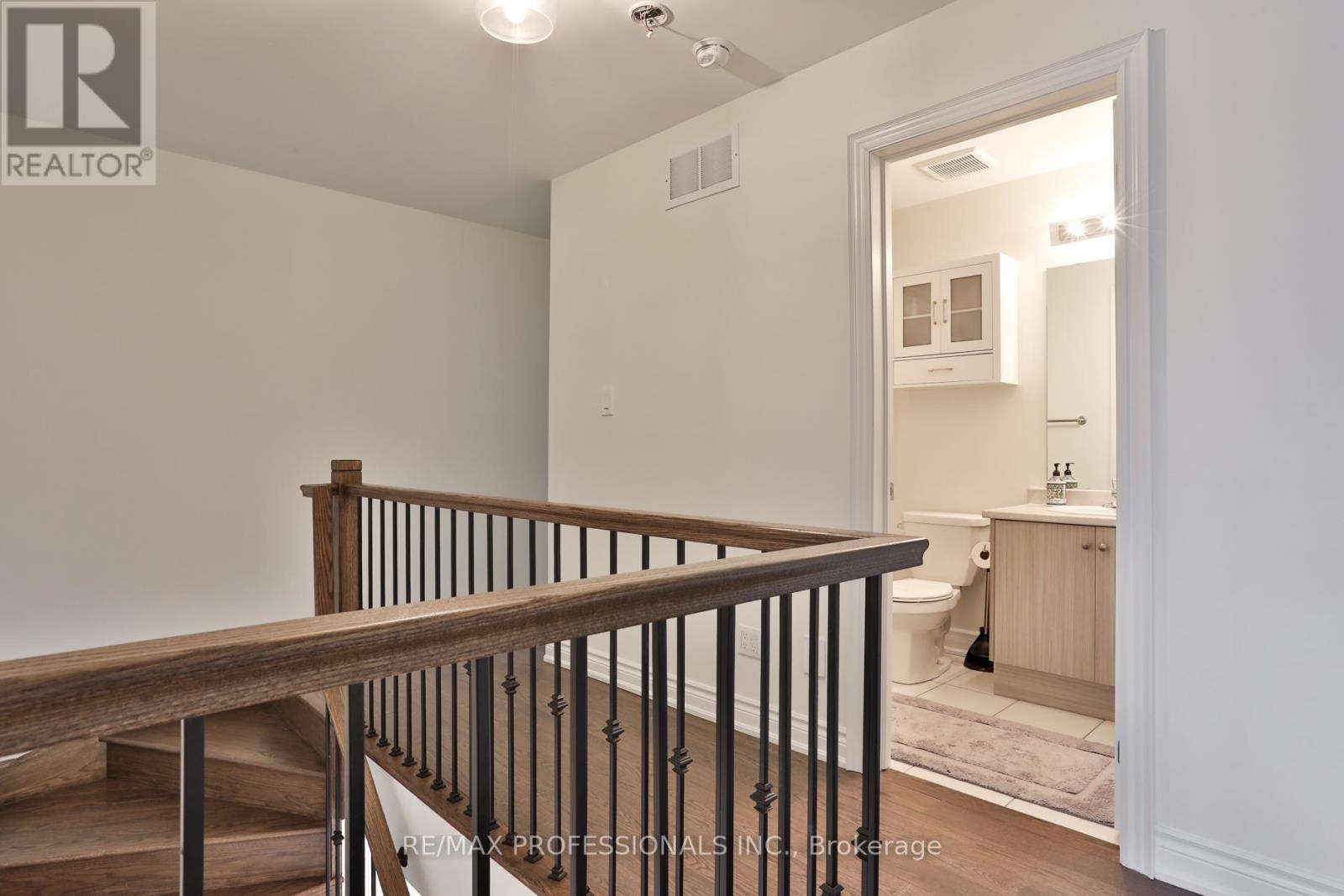 18 Dryden Way, Toronto, Ontario  M9R 0B2 - Photo 10 - W12938736