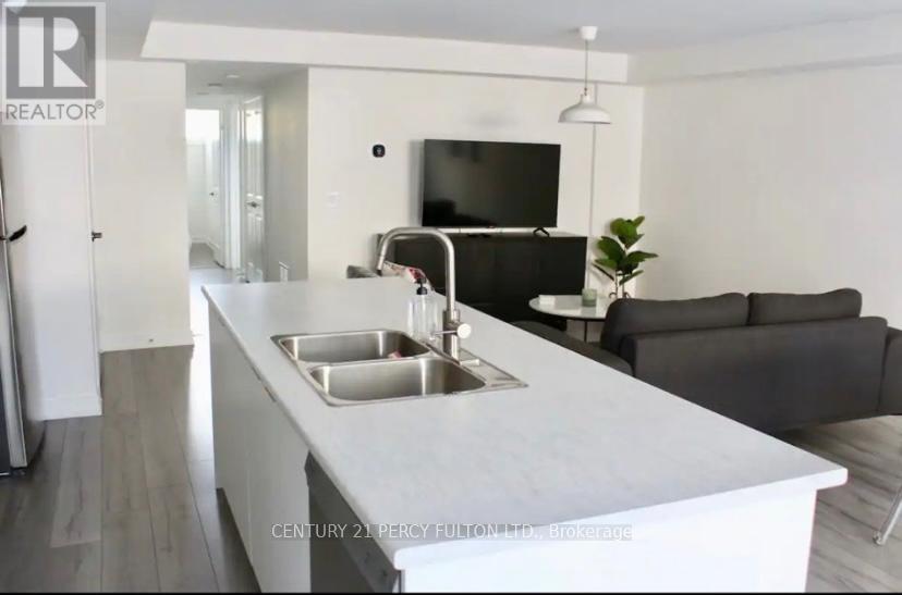 112 - 3078 Sixth Line, Oakville, Ontario  L6M 4J9 - Photo 3 - W12938744