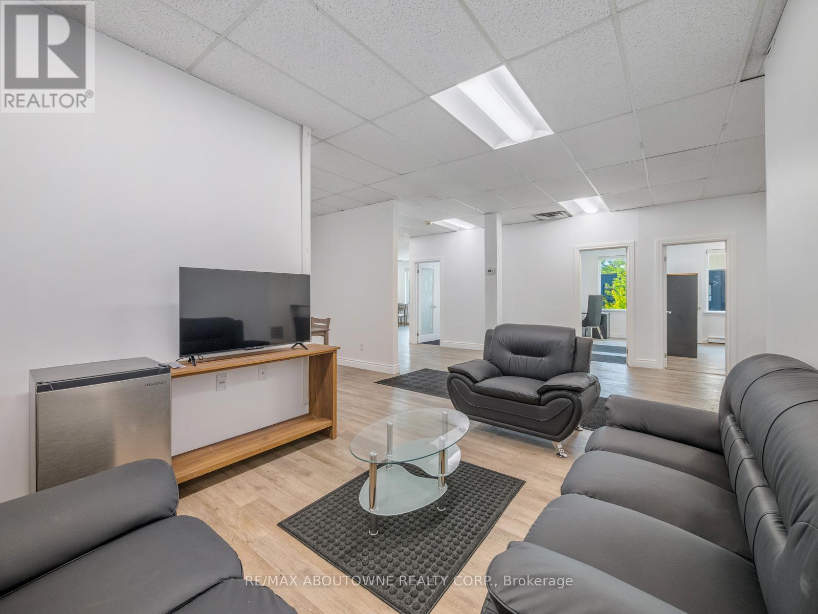 344c - 344 Lakeshore Road E, Oakville, Ontario  L6J 1J6 - Photo 11 - W12938776