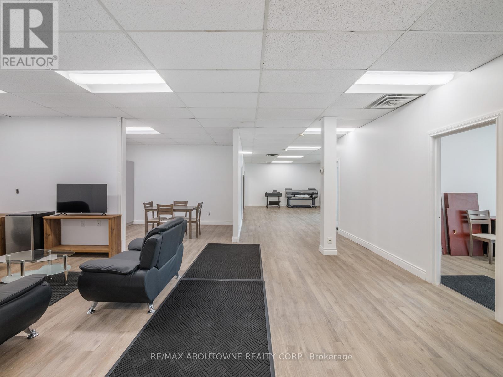 344c - 344 Lakeshore Road E, Oakville, Ontario  L6J 1J6 - Photo 6 - W12938776