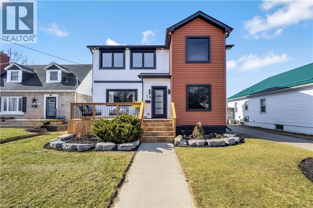 19 Kennedy Street, Brantford, Ontario  N3R 2C7 - Photo 1 - 40813454