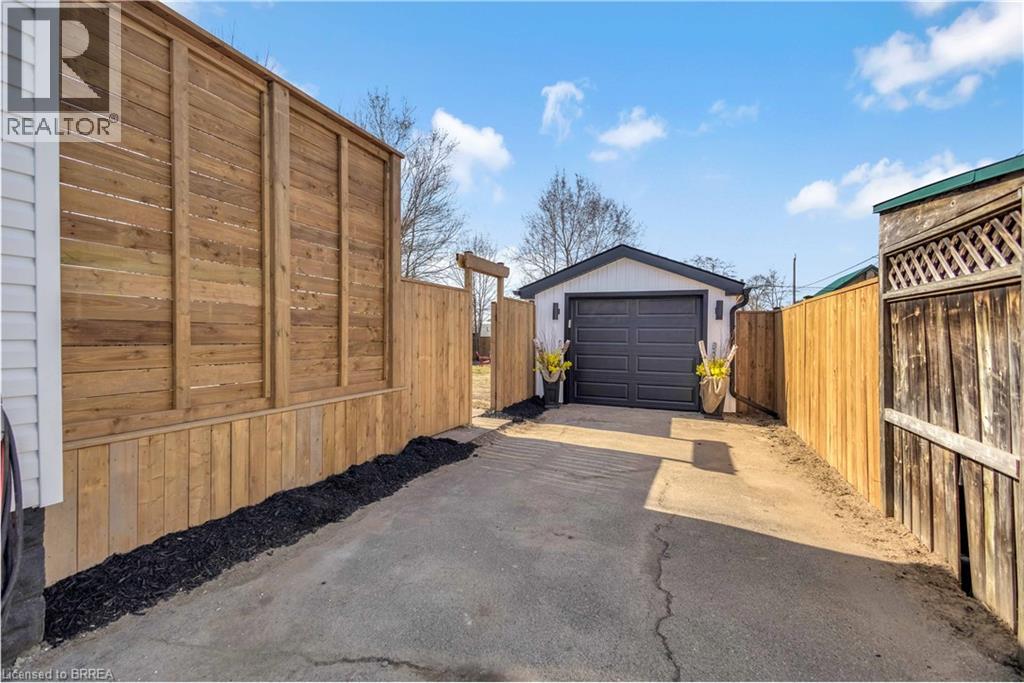 19 Kennedy Street, Brantford, Ontario  N3R 2C7 - Photo 38 - 40813454