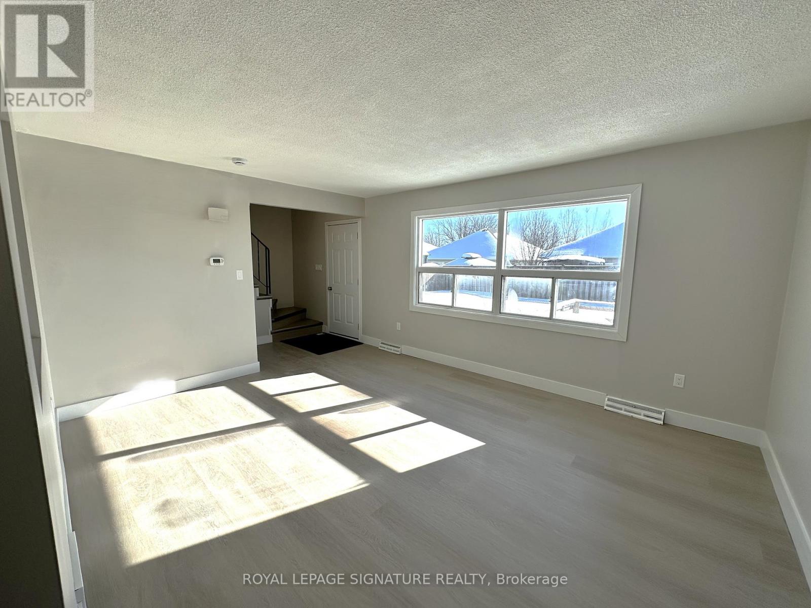 B - 107 Endicott Terrace, Welland, Ontario  L3C 5S3 - Photo 2 - X12938530