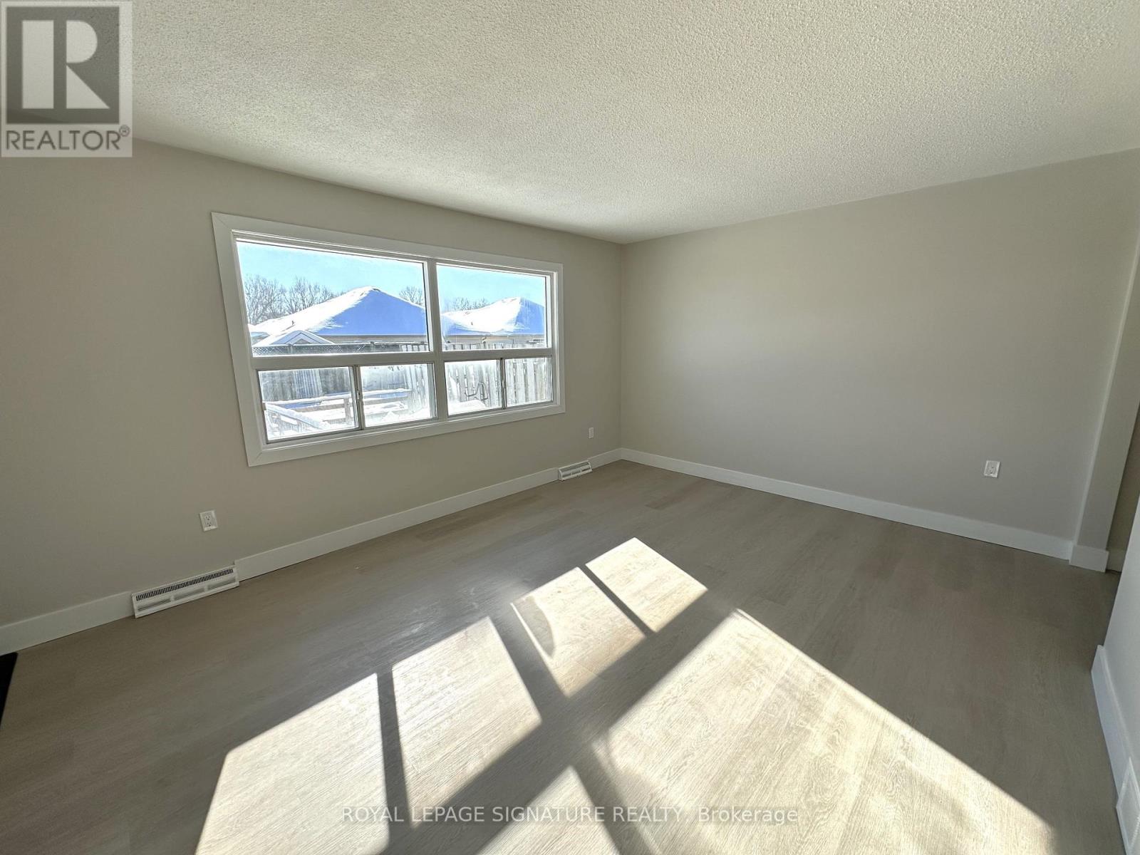 B - 107 Endicott Terrace, Welland, Ontario  L3C 5S3 - Photo 4 - X12938530