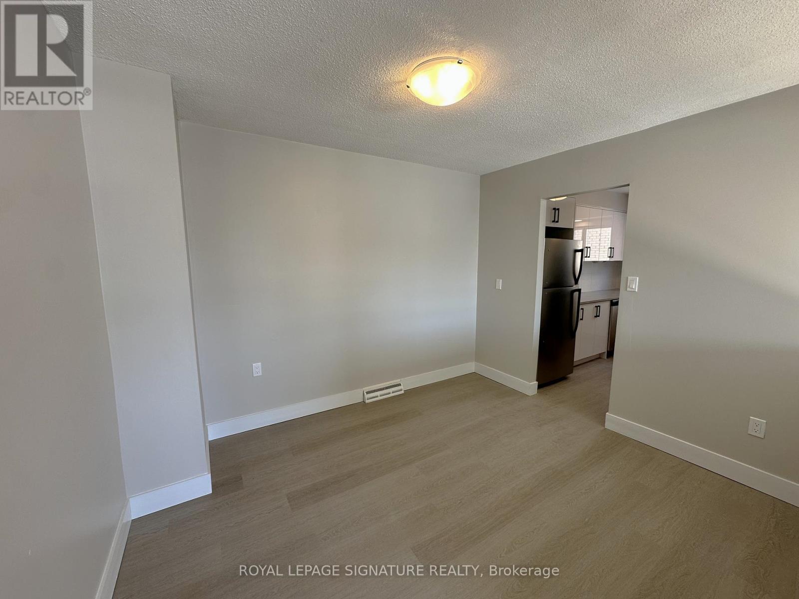 B - 107 Endicott Terrace, Welland, Ontario  L3C 5S3 - Photo 5 - X12938530