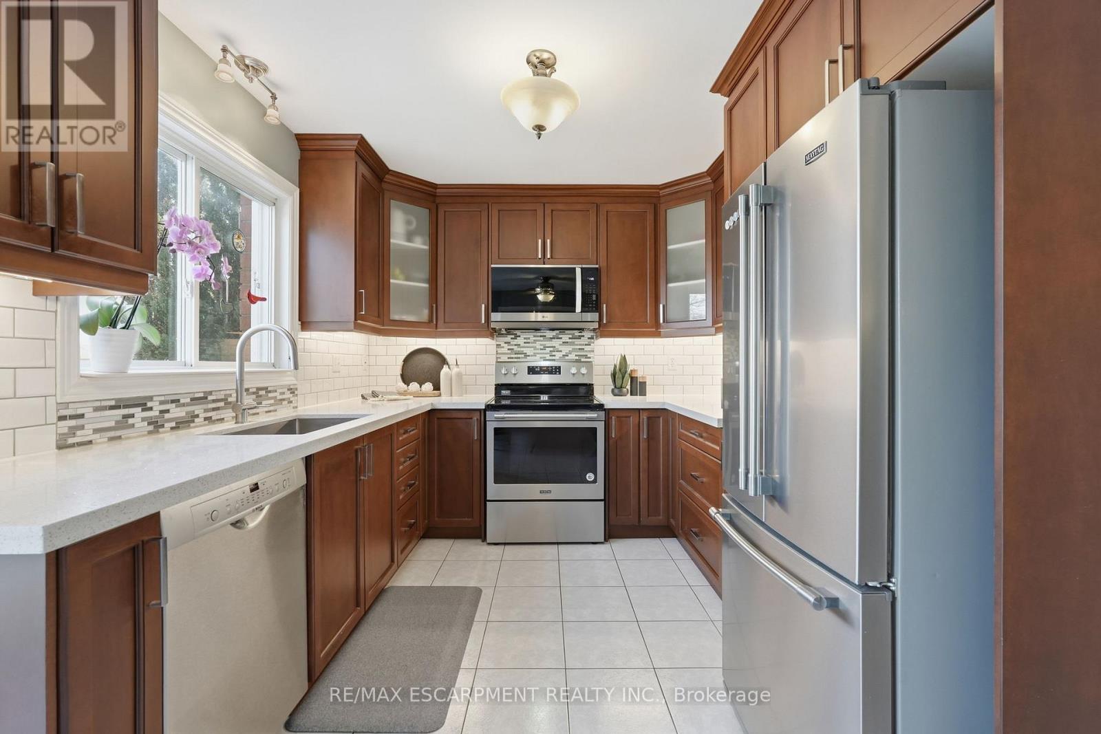 85 Heritage Drive, Hamilton, Ontario  L8G 4P5 - Photo 10 - X12938568