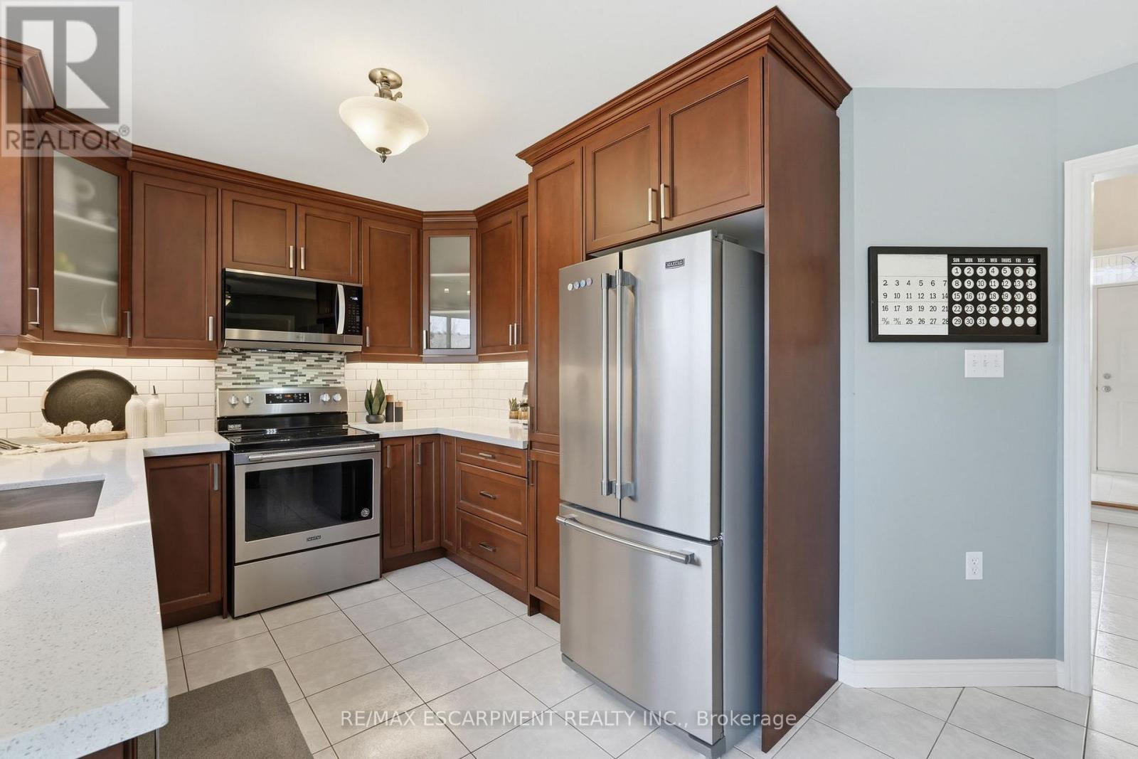 85 Heritage Drive, Hamilton, Ontario  L8G 4P5 - Photo 11 - X12938568