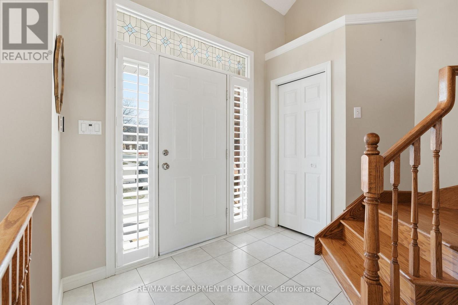 85 Heritage Drive, Hamilton, Ontario  L8G 4P5 - Photo 2 - X12938568