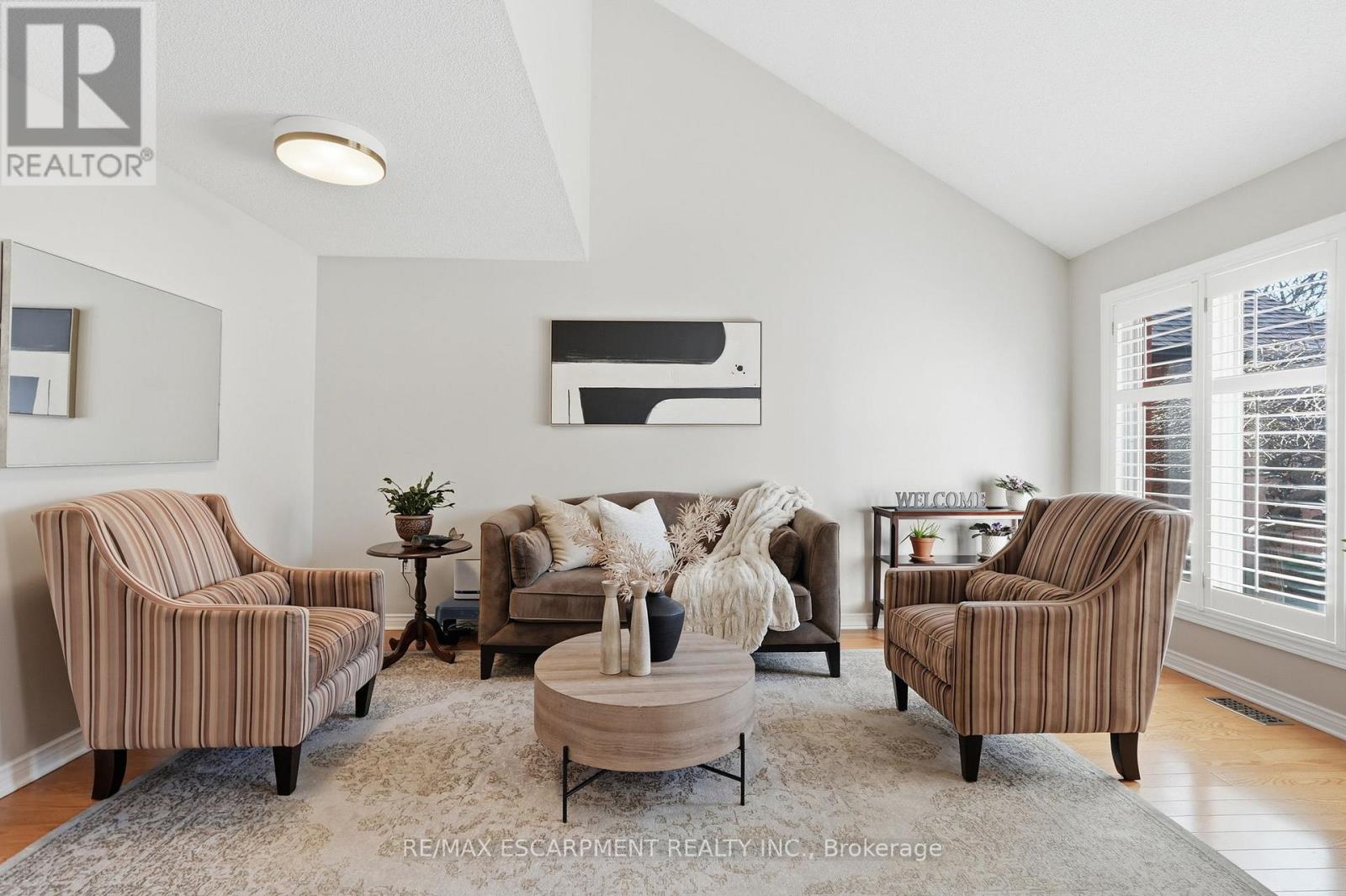 85 Heritage Drive, Hamilton, Ontario  L8G 4P5 - Photo 4 - X12938568