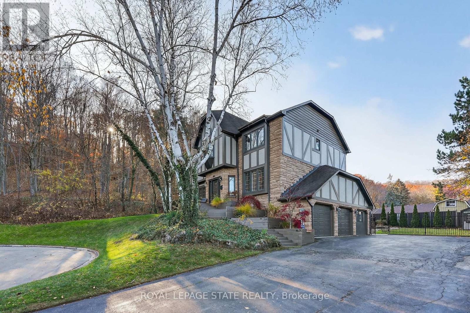 40 Parkwood Road, Grimsby, Ontario  L3M 4K9 - Photo 2 - X12938638