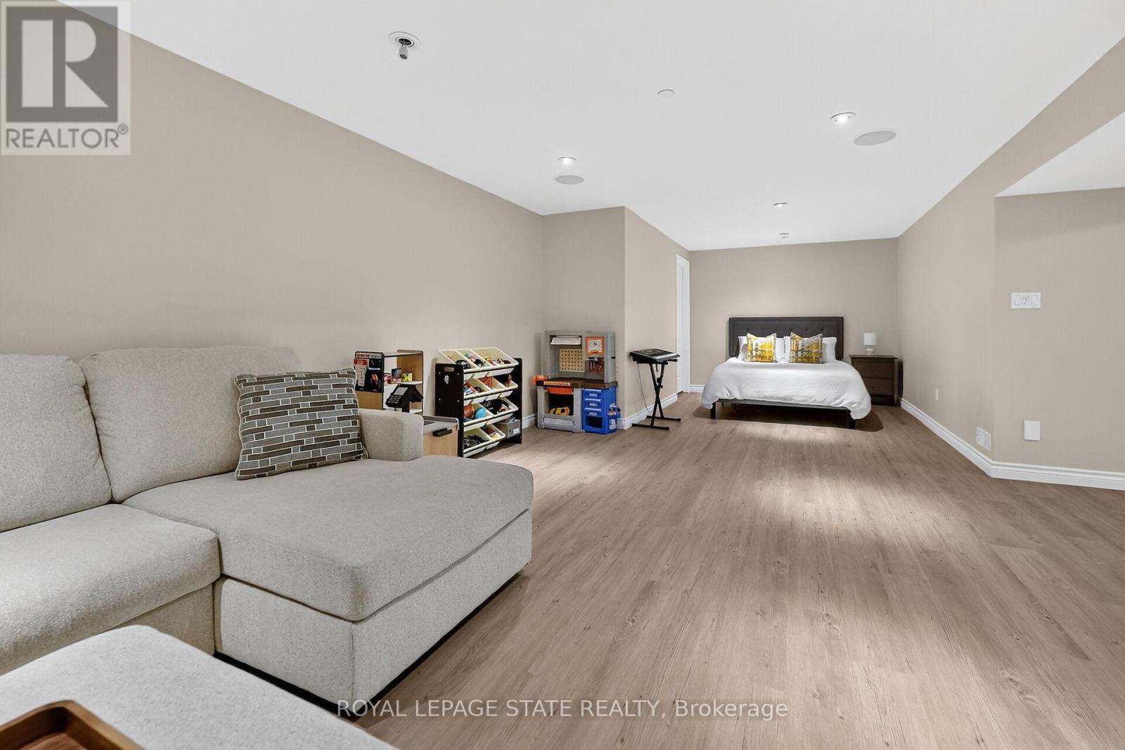 40 Parkwood Road, Grimsby, Ontario  L3M 4K9 - Photo 41 - X12938638