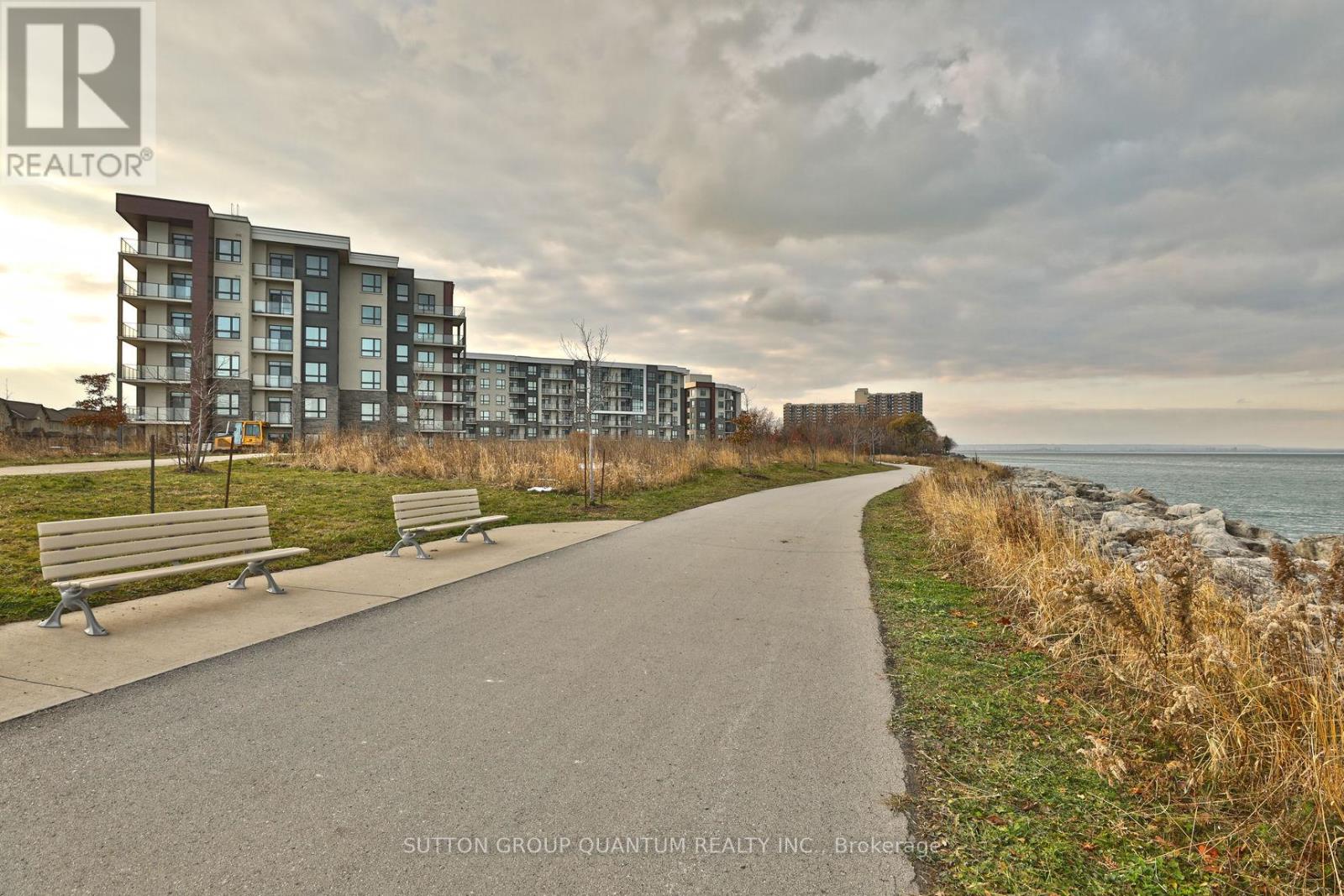 319 - 101 Shoreview Place, Hamilton, Ontario  L8E 0K2 - Photo 2 - X12938644