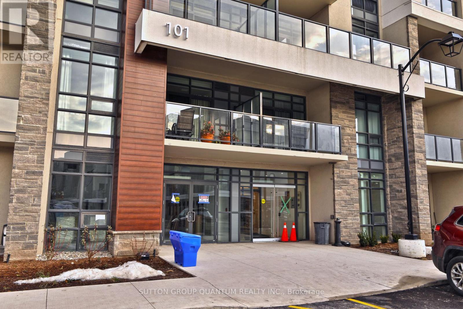 319 - 101 Shoreview Place, Hamilton, Ontario  L8E 0K2 - Photo 3 - X12938644