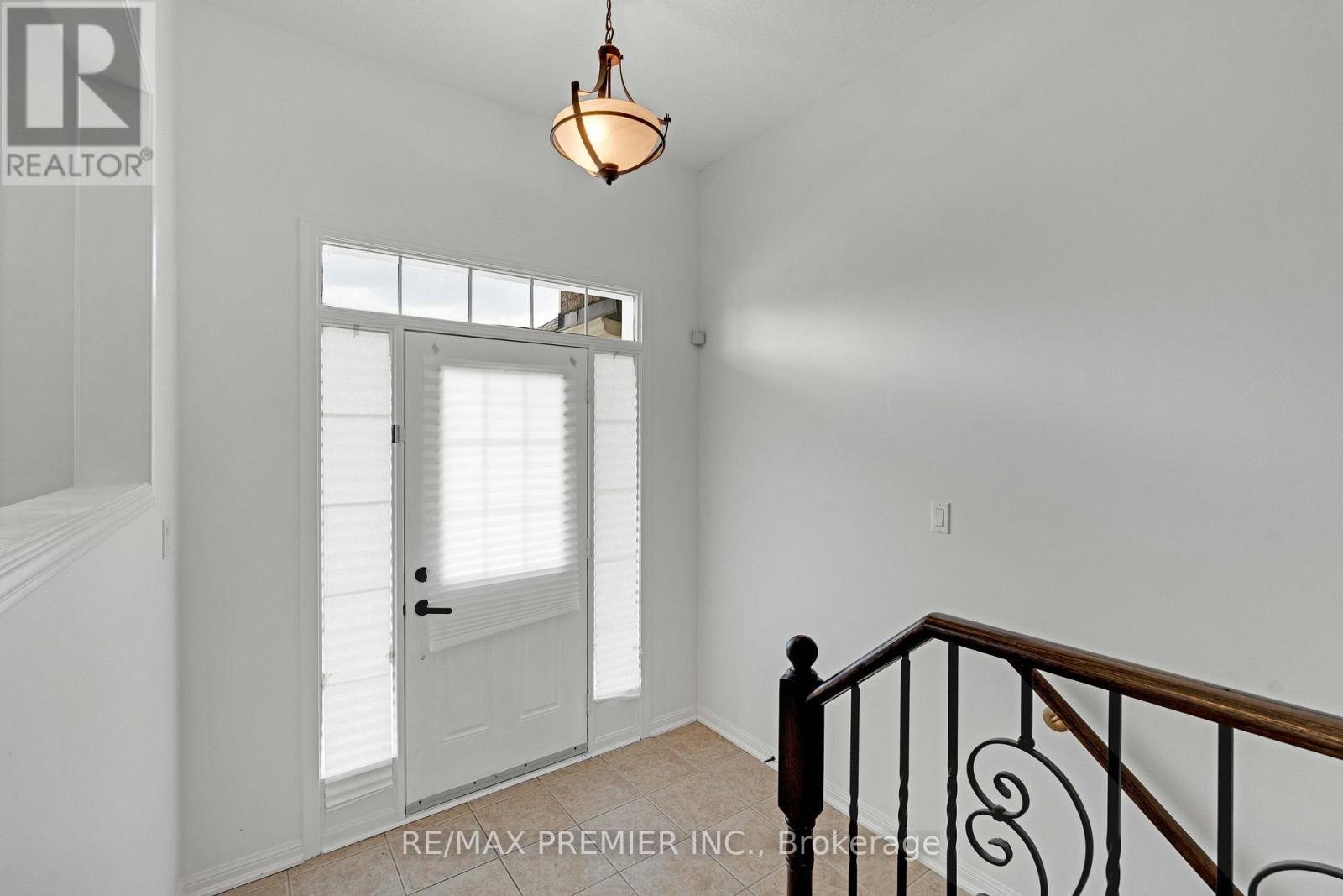 67 Meadowlark Boulevard, Wasaga Beach, Ontario  L9Z 3B3 - Photo 4 - S12938396