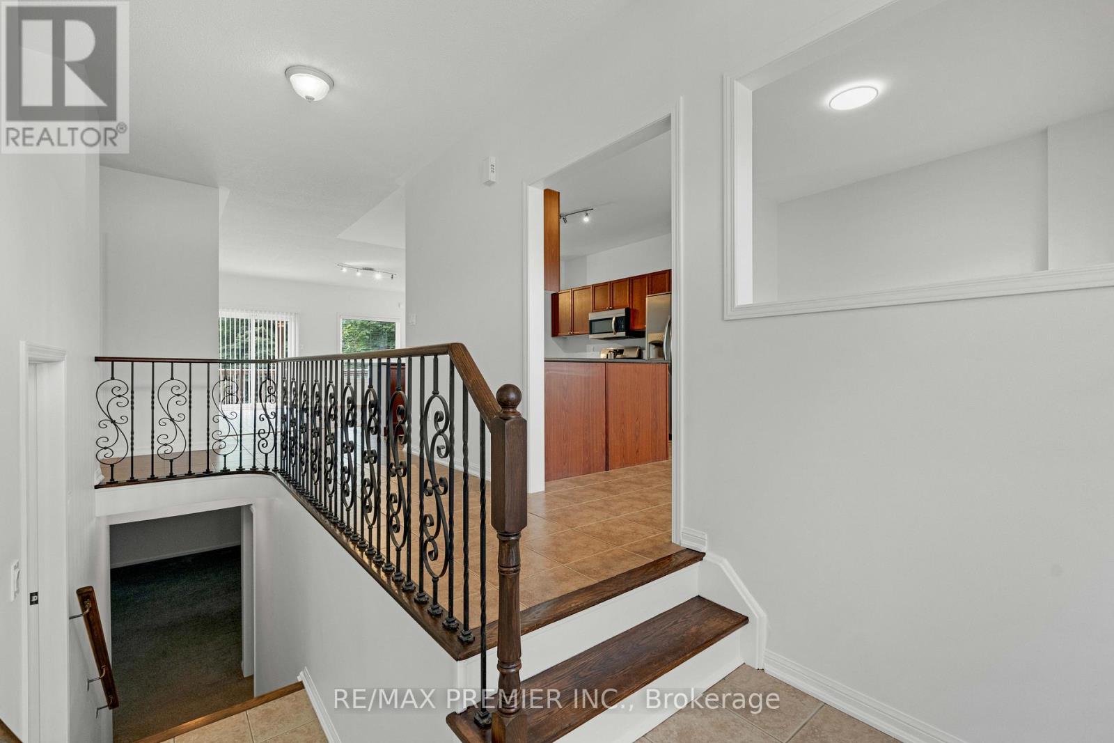 67 Meadowlark Boulevard, Wasaga Beach, Ontario  L9Z 3B3 - Photo 5 - S12938396