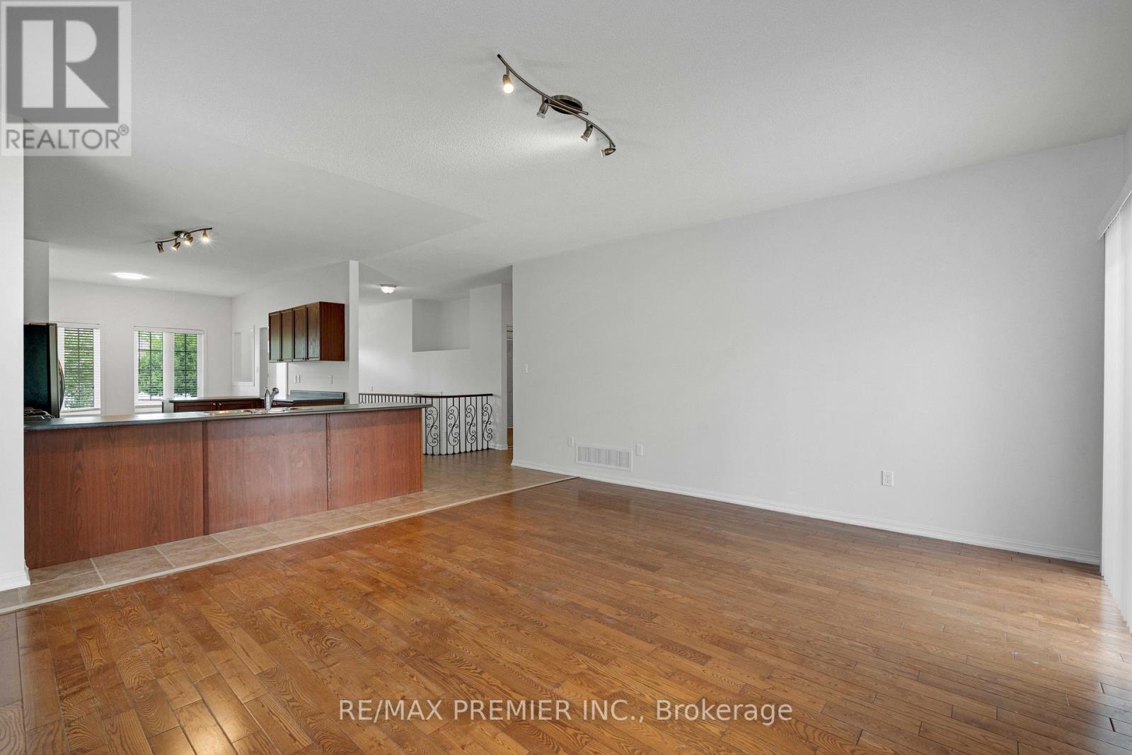 67 Meadowlark Boulevard, Wasaga Beach, Ontario  L9Z 3B3 - Photo 7 - S12938396