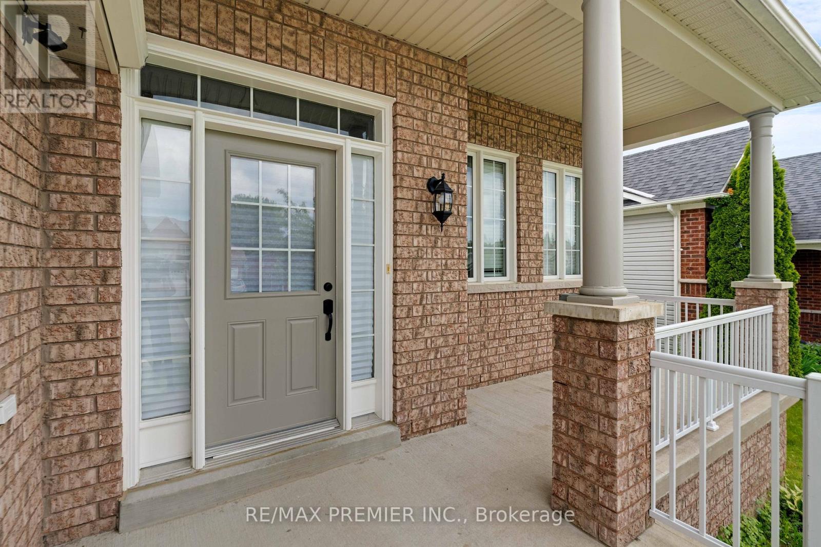 67 Meadowlark Boulevard, Wasaga Beach, Ontario  L9Z 3B3 - Photo 3 - S12938396