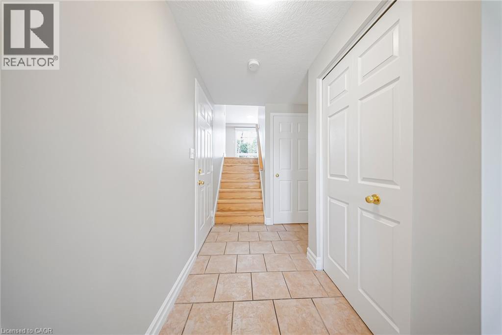 9 Red Clover Crescent, Kitchener, Ontario  N2E 4G9 - Photo 4 - 40816413