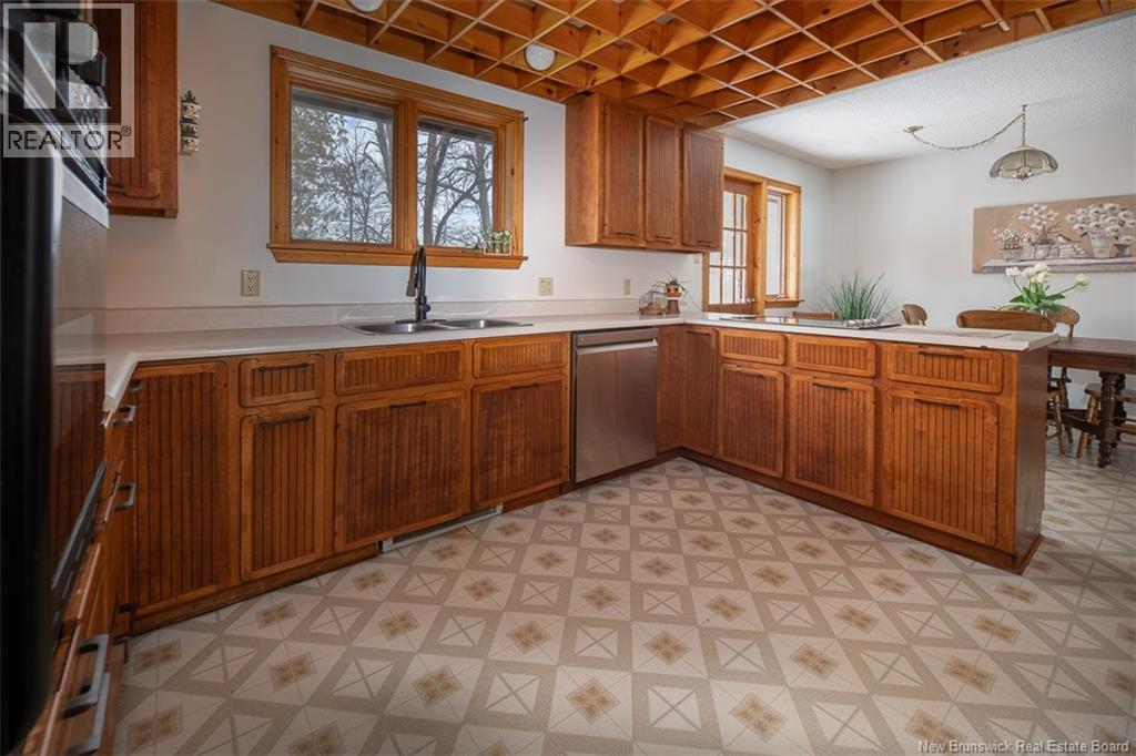 340 Macdonald Avenue, Oromocto, New Brunswick  E2V 2J3 - Photo 13 - NB135921