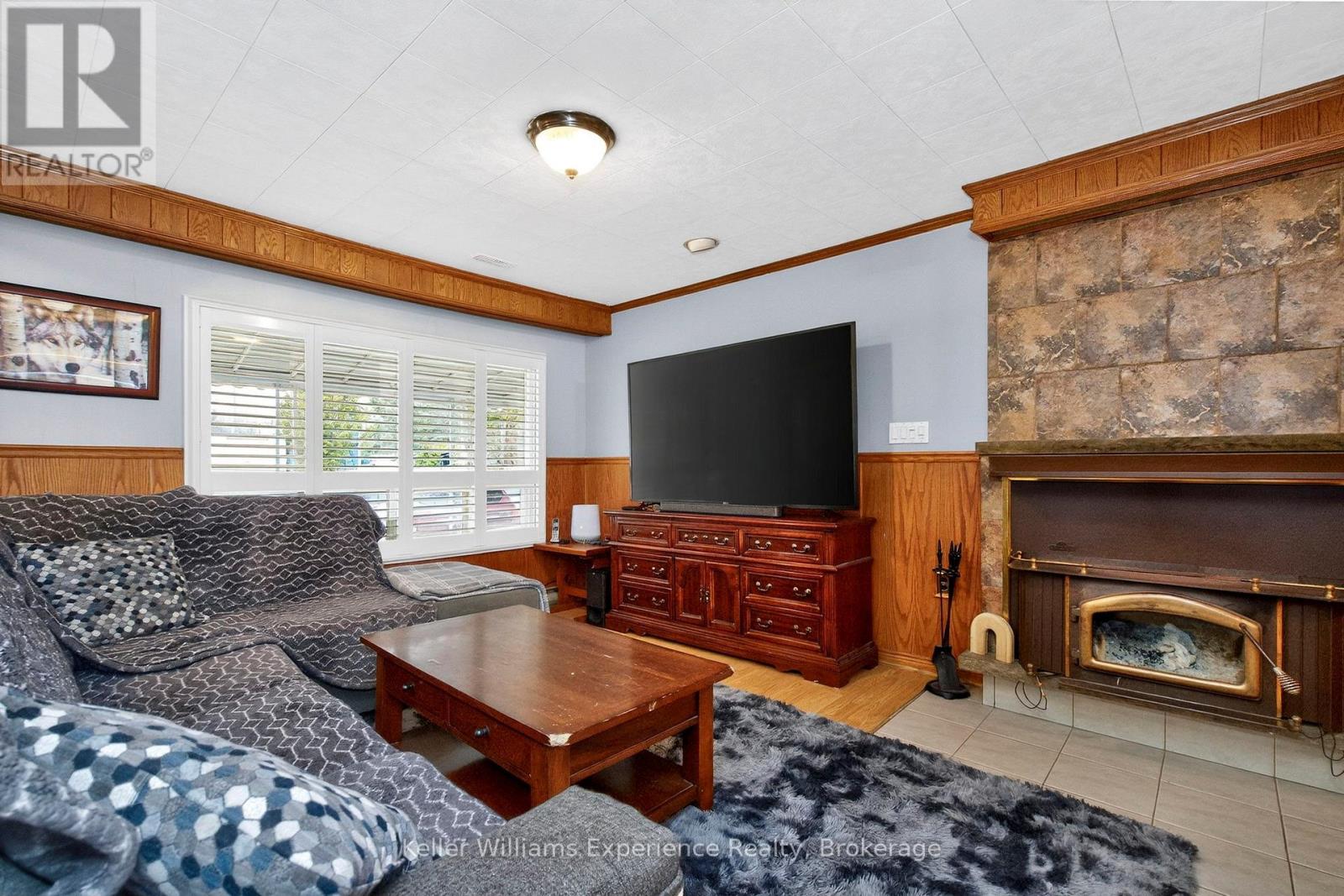 1031 Ferrier Avenue, Innisfil, Ontario  L0L 1W0 - Photo 12 - N12938838