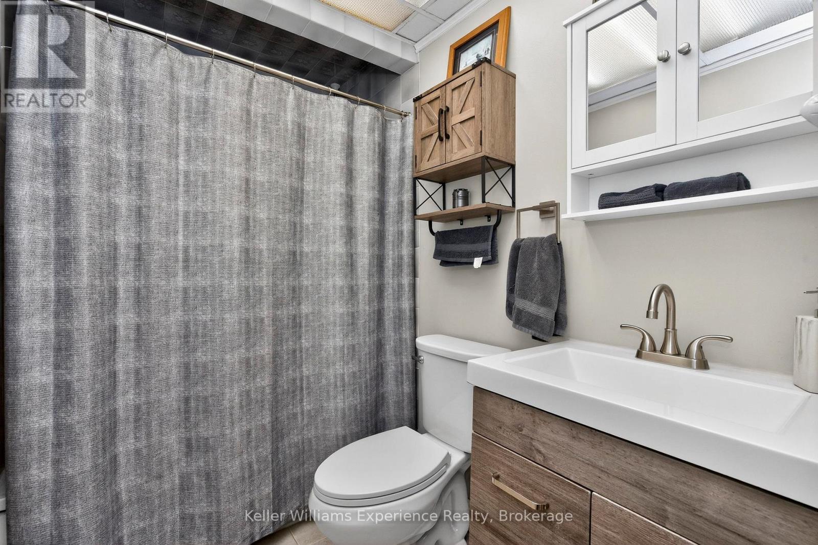 1031 Ferrier Avenue, Innisfil, Ontario  L0L 1W0 - Photo 24 - N12938838