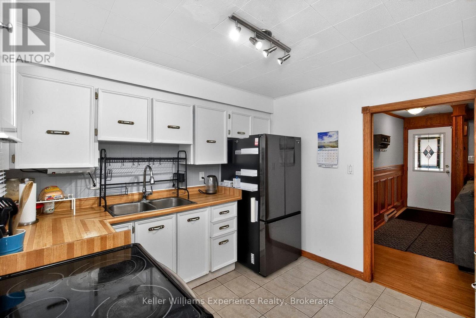 1031 Ferrier Avenue, Innisfil, Ontario  L0L 1W0 - Photo 8 - N12938838