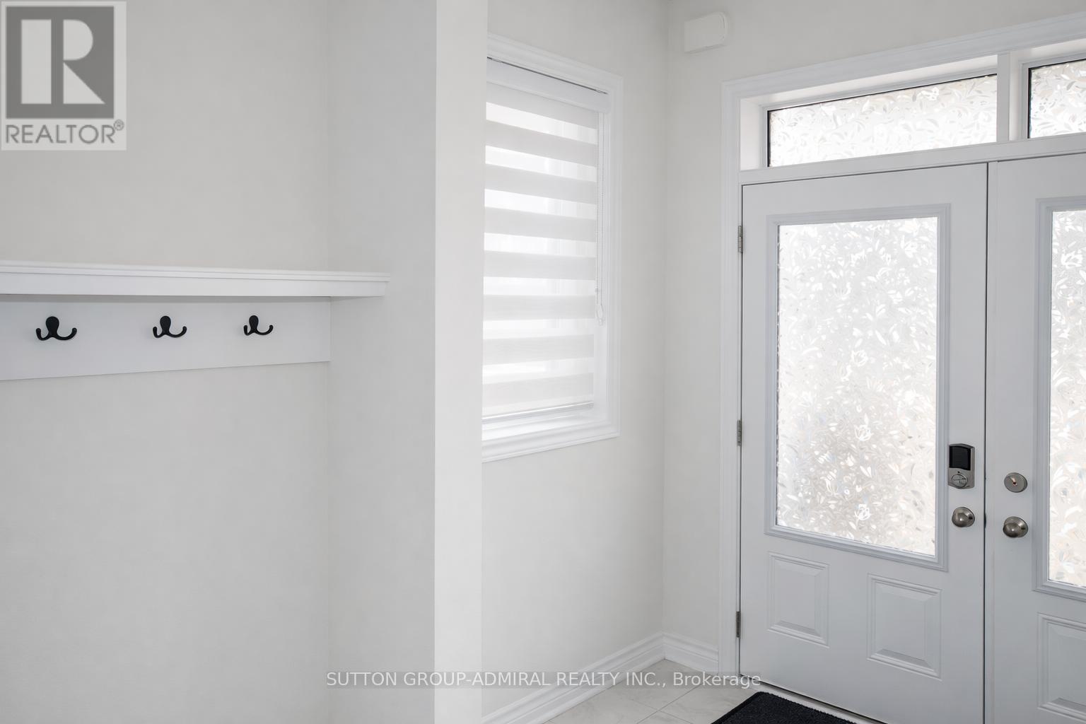 65 Barkerville Drive, Whitby, Ontario  L1P 0L8 - Photo 3 - E12936046