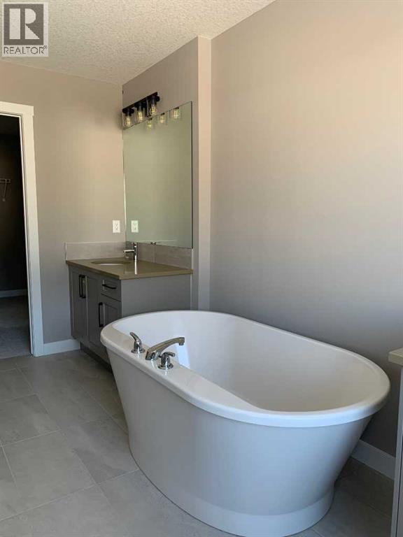 160 Crimson Ridge Place Nw, Calgary, Alberta  T3L 0K4 - Photo 15 - A2276828