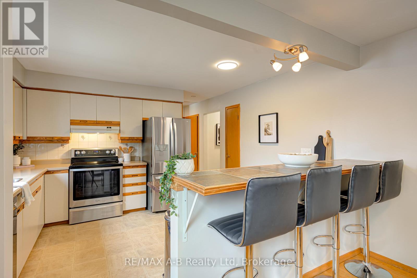 90 Windemere Crescent, Stratford, Ontario  N5A 6B1 - Photo 18 - X12938804