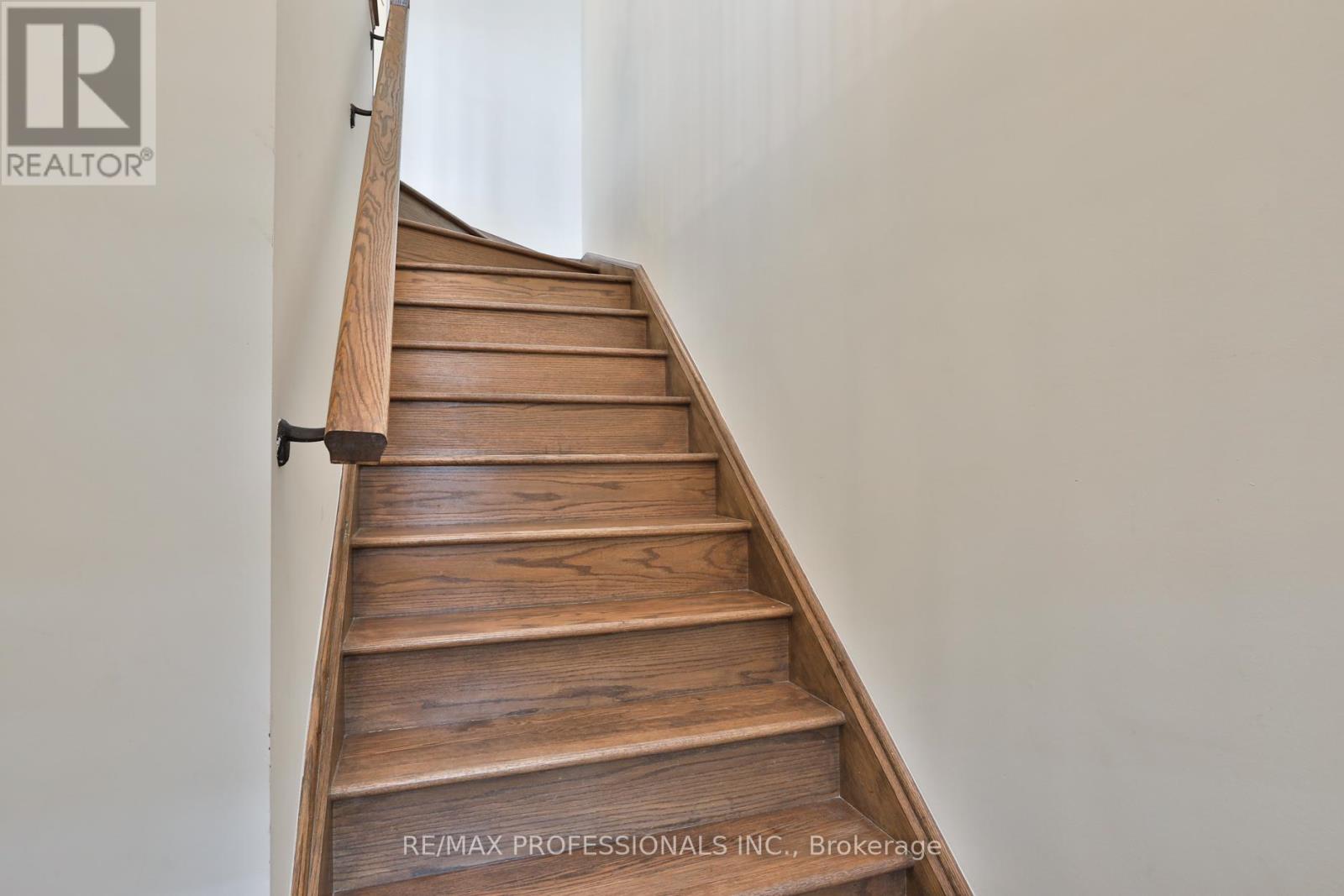 18 Dryden Way, Toronto, Ontario  M9R 0B2 - Photo 16 - W12938736