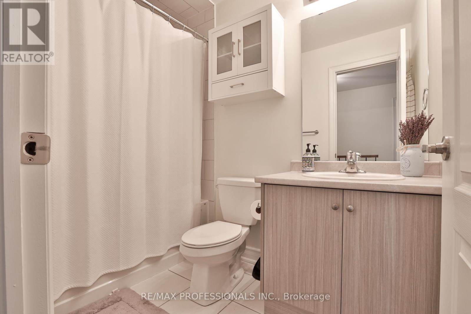 18 Dryden Way, Toronto, Ontario  M9R 0B2 - Photo 15 - W12938736