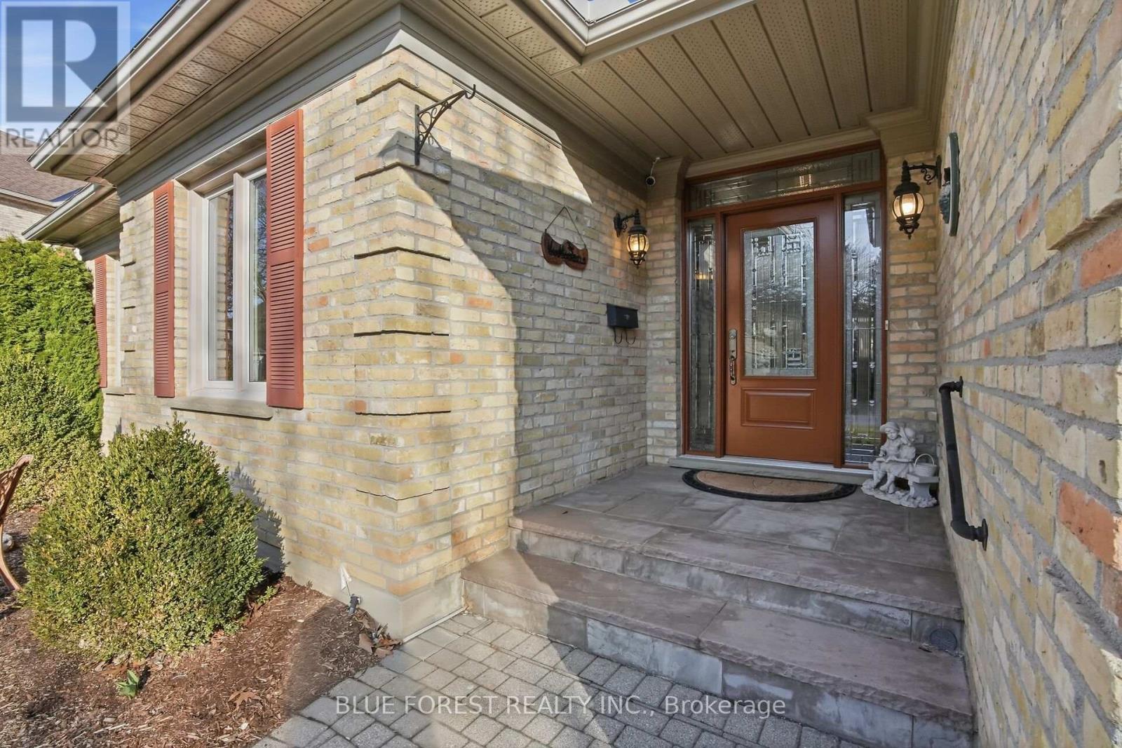 18 Shady Lane, London North, Ontario  N5X 3N8 - Photo 5 - X12938882